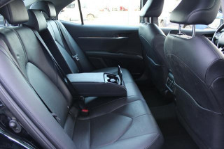 Toyota Camry 2.5 HYBRID CVT 