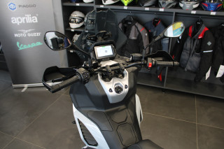 Aprilia SR GT 400 