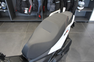 Aprilia SR GT 400 