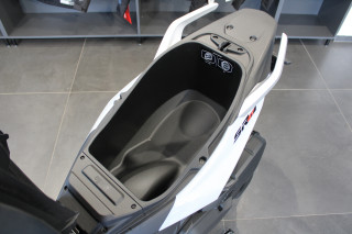 Aprilia SR GT 400 
