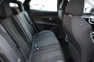 PEUGEOT 3008 1.5 HDI AUT 