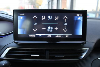 PEUGEOT 3008 1.5 HDI AUT 