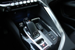 PEUGEOT 3008 1.5 HDI AUT 