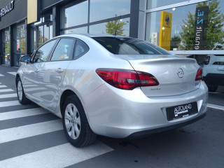 Opel Astra J 1.6 Enjoy 