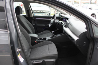 Volkswagen Golf 8 1.0 TSI Life 