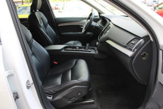 Volvo XC90 2.0 B5 MOMENTUM PRO 