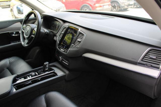 Volvo XC90 2.0 B5 MOMENTUM PRO 