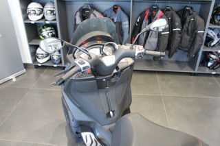Piaggio MP3 300 Sport 