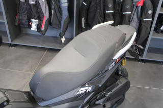 Aprilia SR GT 400 
