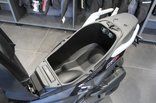 Aprilia SR GT 400 