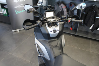 Aprilia SR GT 400 