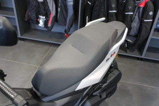 Aprilia SR GT 400 