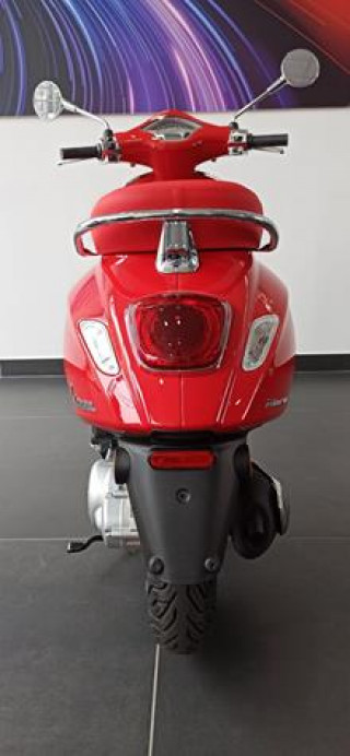Vespa Primavera Red 50