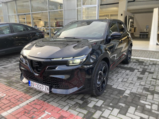 Alfa Romeo Junior 1.2 136ks MHEV DCT6 SPECIALE DEMO 