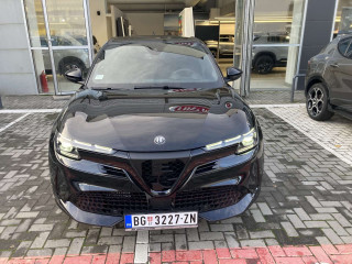 Alfa Romeo Junior 1.2 136ks MHEV DCT6 SPECIALE DEMO 