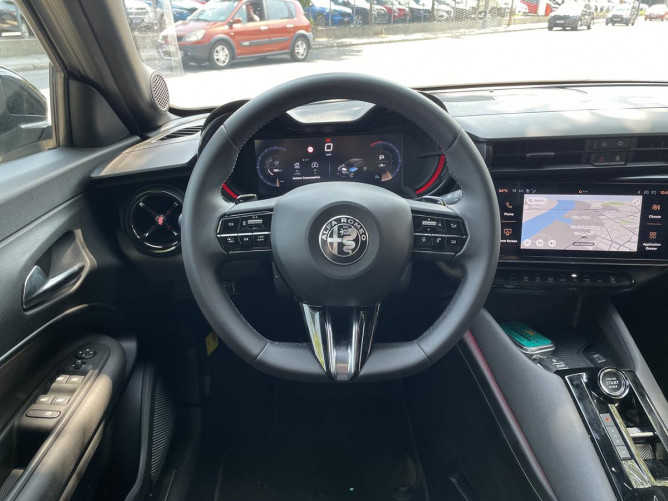 Alfa Romeo Junior 1.2 136ks MHEV DCT6 SPECIALE DEMO 