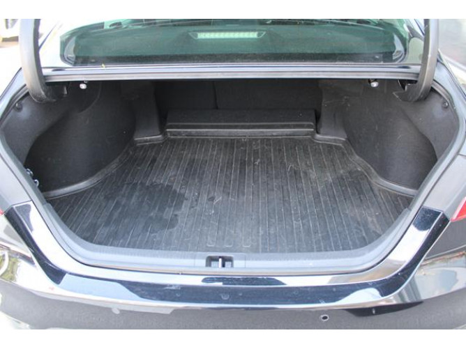 Toyota Camry 2.5 HYBRID CVT 