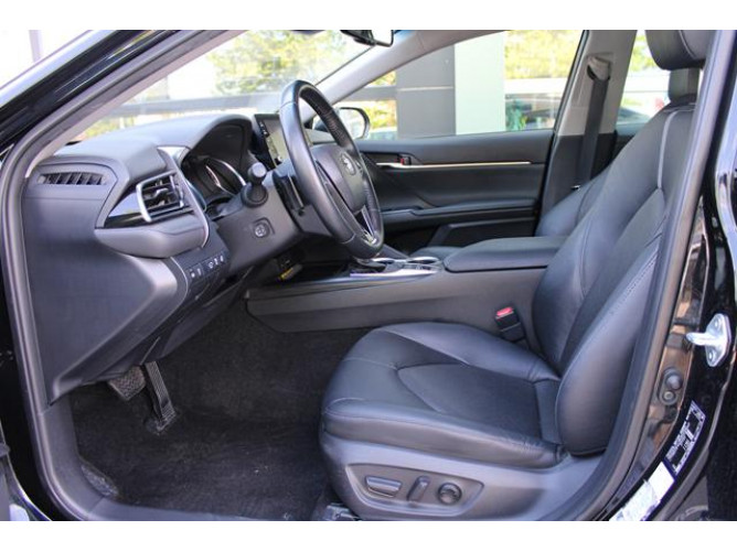 Toyota Camry 2.5 HYBRID CVT 