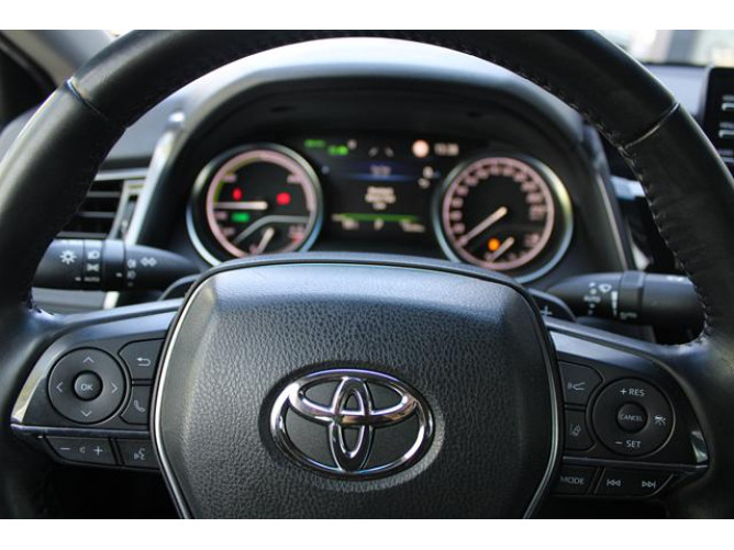 Toyota Camry 2.5 HYBRID CVT 