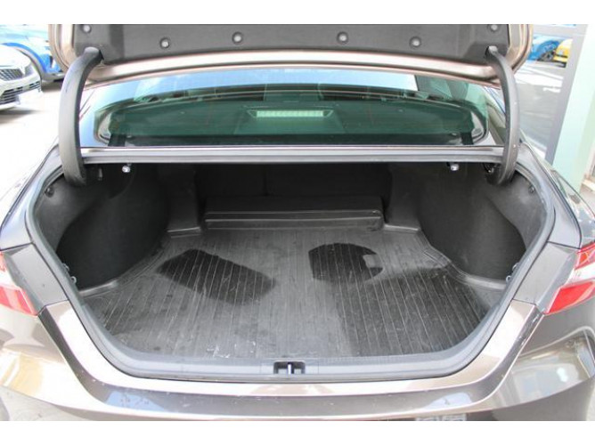 TOYOTA CAMRY 2.5 Hybrid AUT 