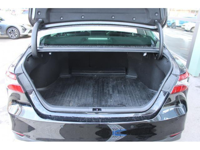 Toyota Camry 2.5 HYBRID CVT 