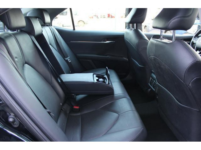 Toyota Camry 2.5 HYBRID CVT 