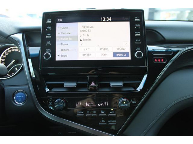 Toyota Camry 2.5 HYBRID CVT 