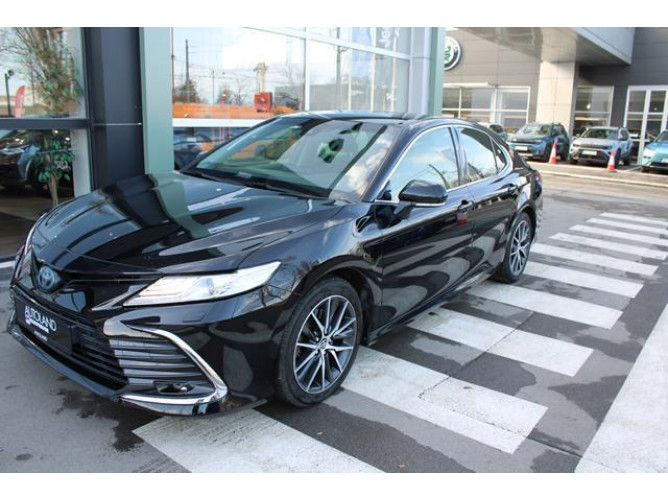 Toyota Camry 2.5 HYBRID CVT 