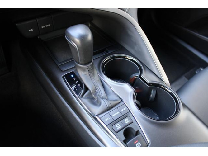 Toyota Camry 2.5 HYBRID AUT 