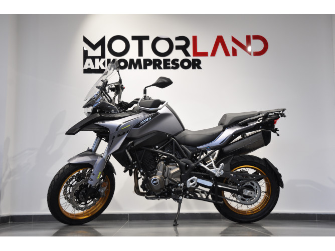 QJMOTOR SRT 700X 