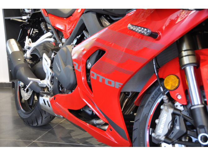QJMOTOR SRK 800 RR 