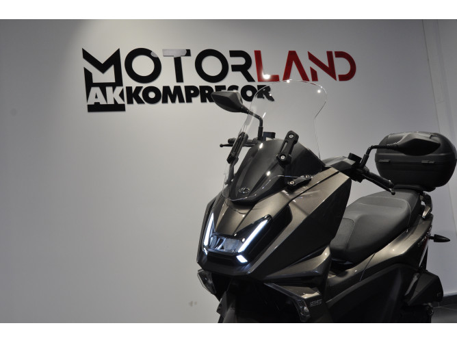 SkyTown 125 