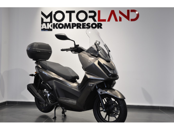 SkyTown 125 