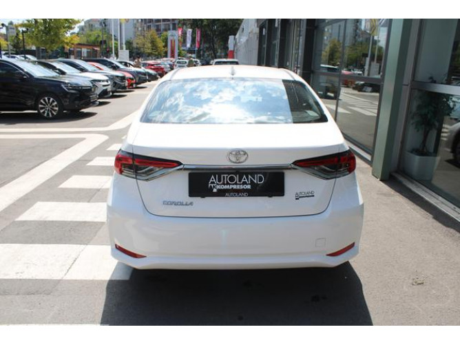 Toyota Corolla 1.5 LUNA 