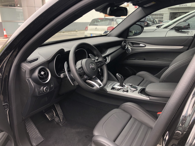 Alfa Romeo Stelvio 2.0 Petrol 280KS Q4 AT8 VELOCE DEMO 