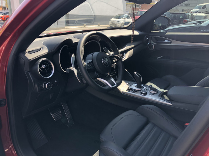 Alfa Romeo Stelvio 2.0 Petrol 280KS Q4 AT8 VELOCE DEMO 