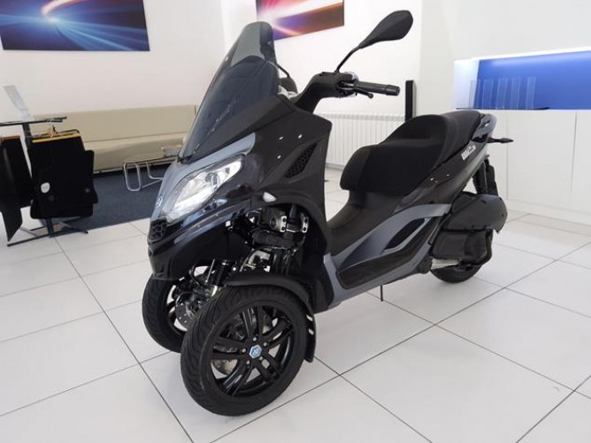 Piaggio MP3 300 Sport 