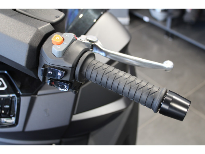 Kymco CV3 575 