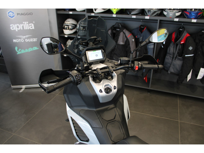 Aprilia SR GT 400 
