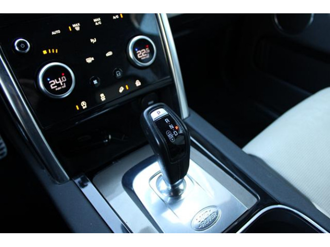 Land Rover Discovery Sport 2.0 R-DYNAMIC 4WD 