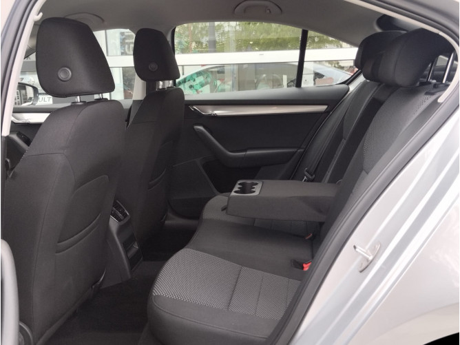 Škoda Octavia 1.6 TDI Ambiton DSG 