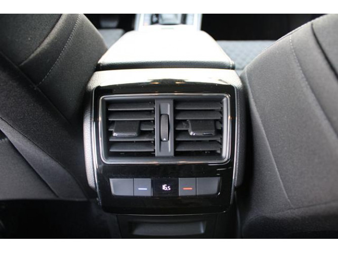 Škoda Superb 2.0 TDI STYLE DSG 