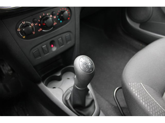 Dacia Sandero 1.2 Essential 