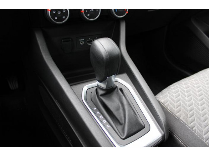 Renault Clio 1.0 tCe Limited CVT 