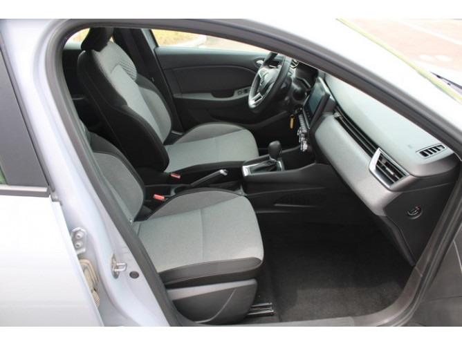 Renault Clio 1.6 E-tech Hybrid 