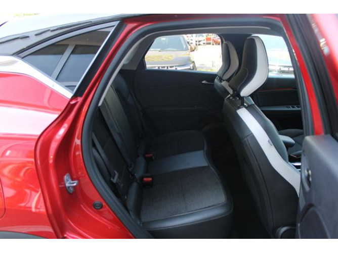 Renault Captur 1.3 tCe DCT Intens 