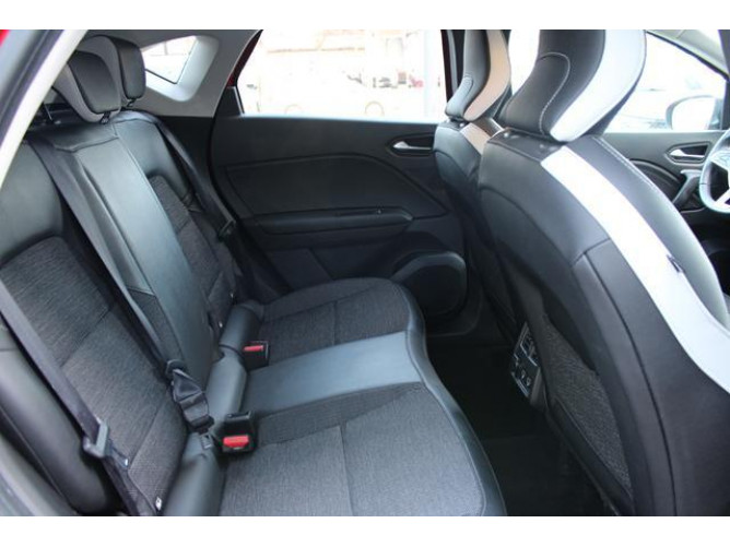 Renault Captur 1.3 tCe DCT Hybrid Intens 