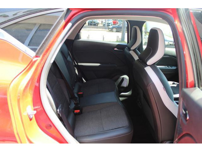 Renault Captur 1.3 tCe DCT Intens 