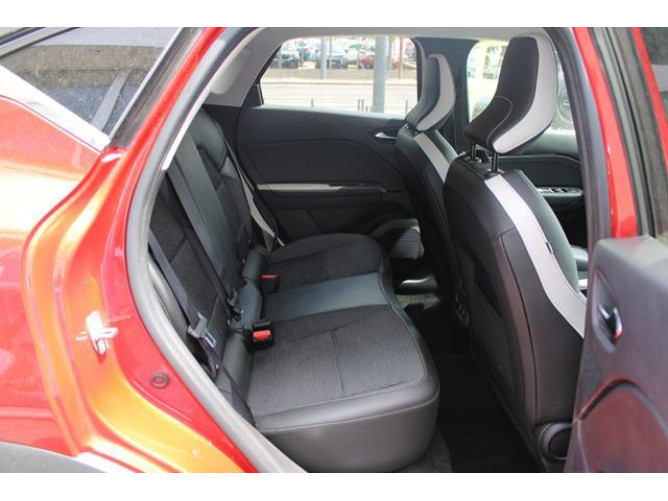 Renault Captur 1.3 tCe INTENS CVT 