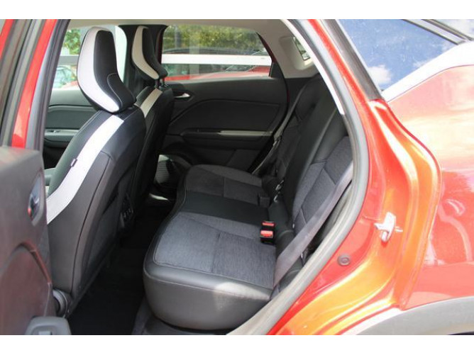 Renault Captur 1.3 tCe INTENS CVT 